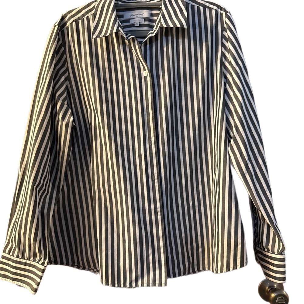 Foxcroft Men's Striped Button Down Shirt EUC